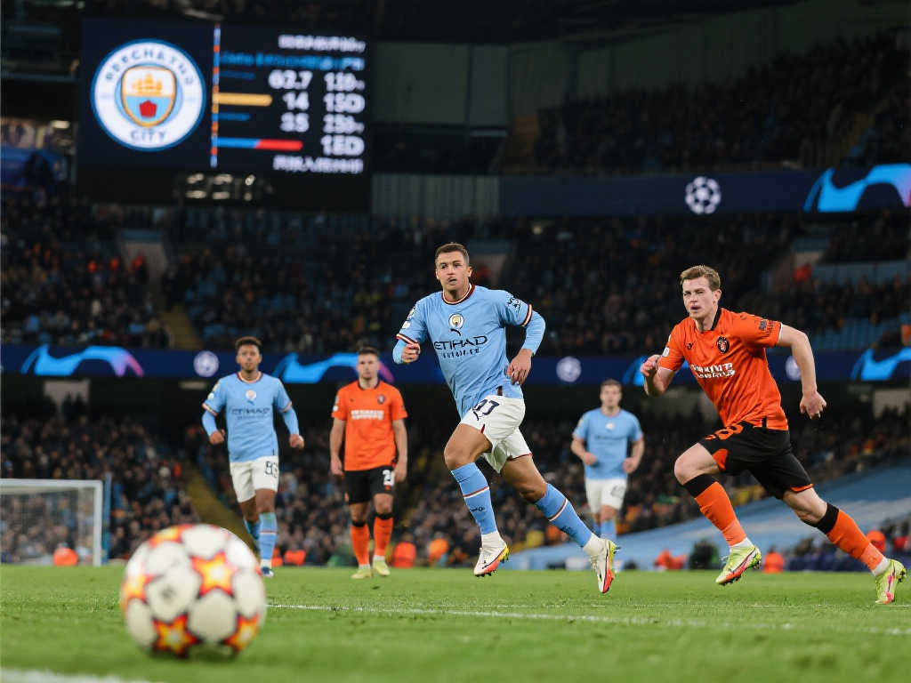 【欧冠】曼城3：0领先被追平，费耶诺德惊天逆袭，6场无胜绩